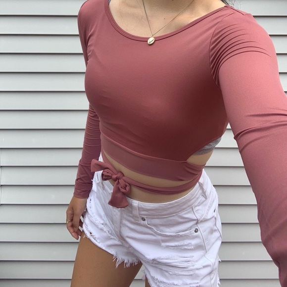 Athletic Tie-Back Long sleeve fit tee - Picture 4 of 4